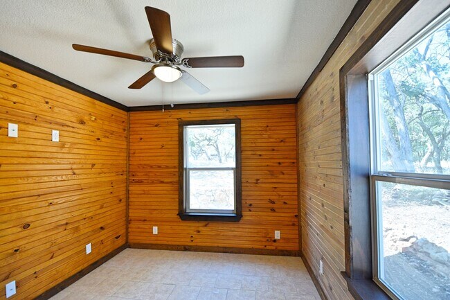 Building Photo - 1155 Farm to Market 2722