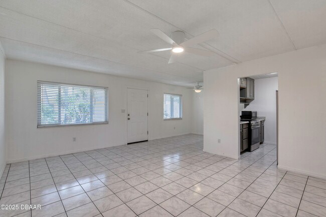 Building Photo - 400 Oakridge Blvd