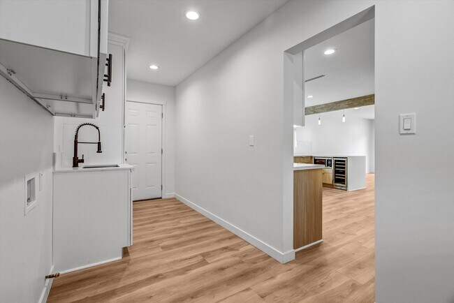 Building Photo - BEAUTIFULLY REMODELED, 5BD/4BA ENTERTAINER...
