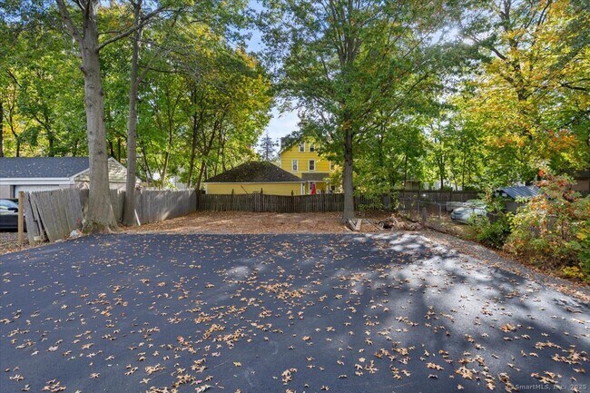 Building Photo - 36 Maple St