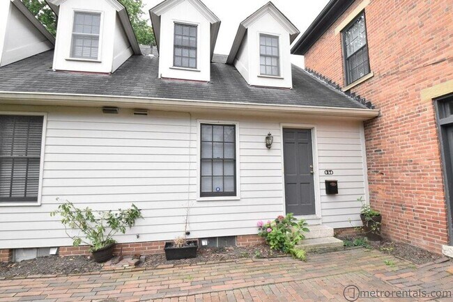 Building Photo - 35-39 E. Blenkner