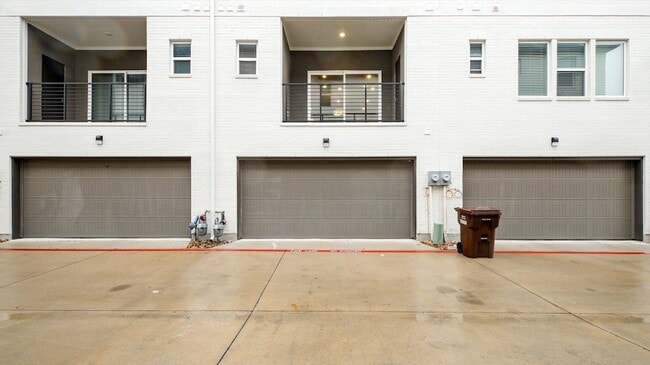 Building Photo - 3353 Wynwood Dr