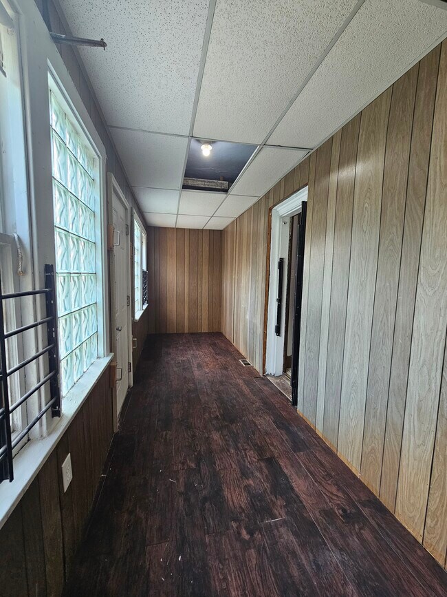 Building Photo - 1673 W 14th Ave