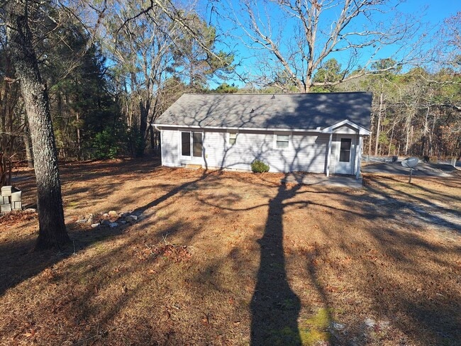 Building Photo - Splendid Garden Cottage in Lugoff, SC!