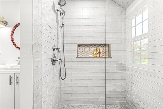 Building Photo - 2 Phillips Pond Rd