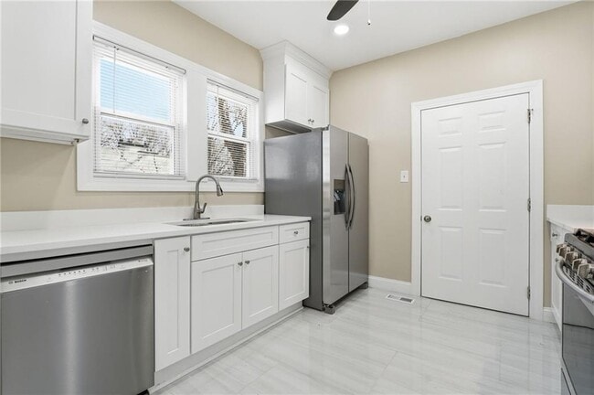 Building Photo - 395 8th St NE