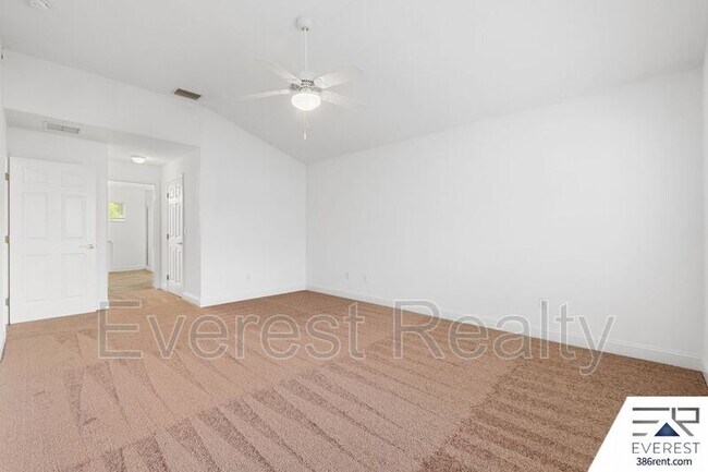 Building Photo - 13 Sleigh Bell Pl