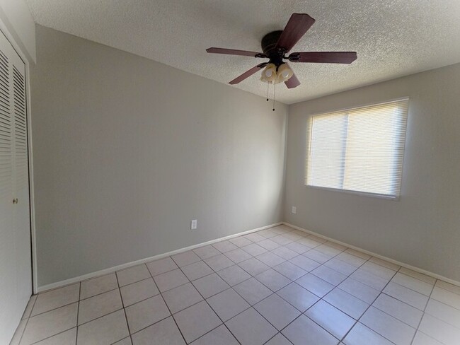 Building Photo - Cute 2 bedroom 1 bath