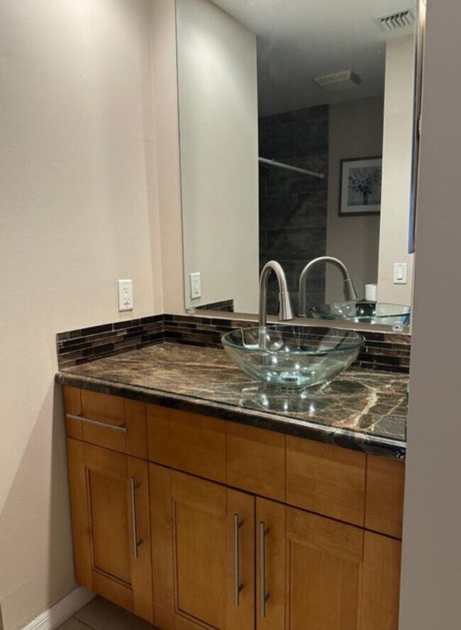 Building Photo - 300 NE 42nd St