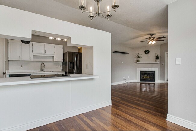 Building Photo - 3420 Riverside Dr