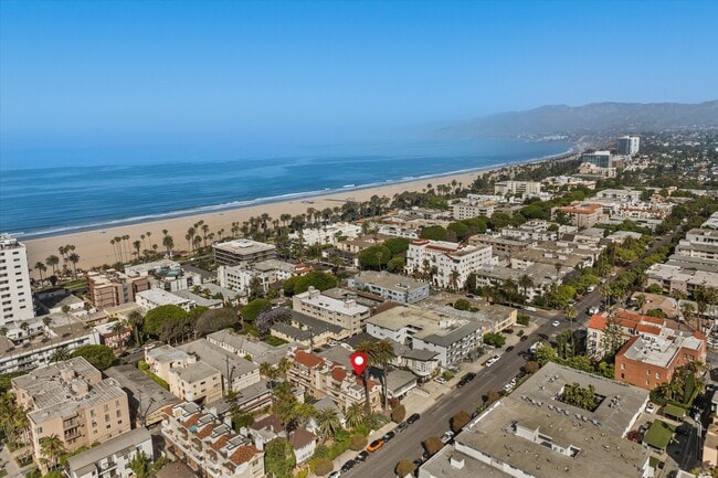 Building Photo - 1032 3rd St