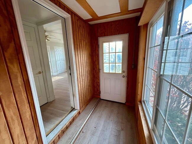 Building Photo - PLEASANT RIDGE - Huge Meticulous 2 bed 2 story home.  Fenced yard.