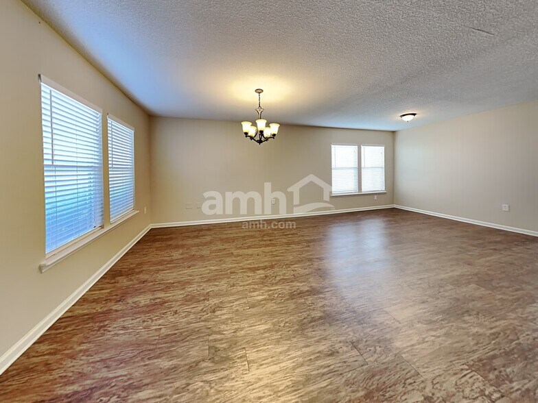 Building Photo - 1955 Tomahawk Dr