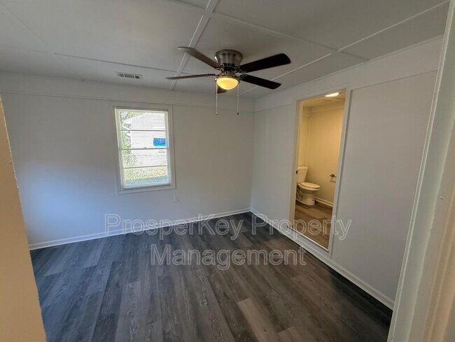 Building Photo - 828 Pamela Dr