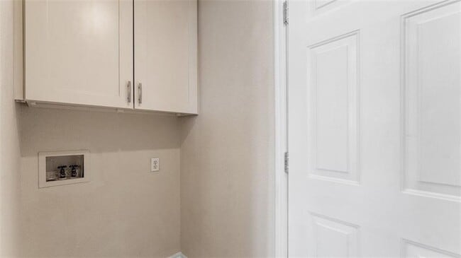 Building Photo - 829 S Liberty Dr