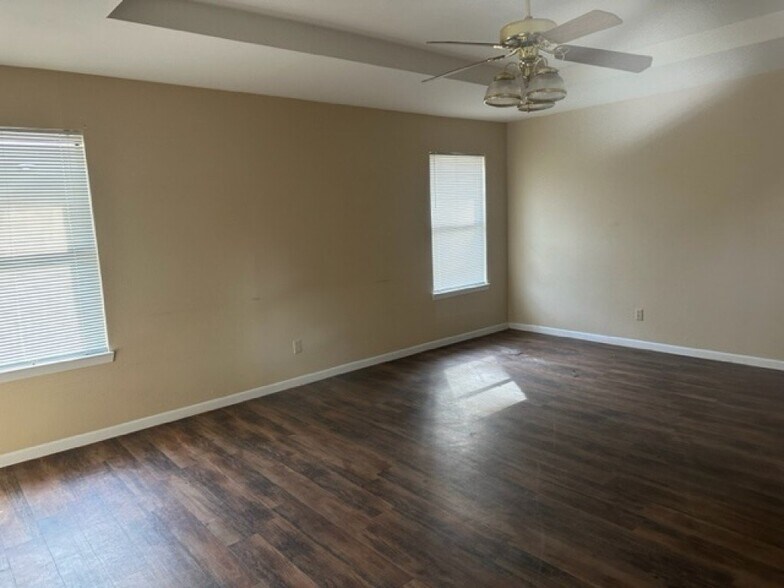 Building Photo - 2527 Westminster Dr