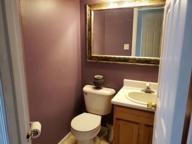 Building Photo - 714 Linden Creek