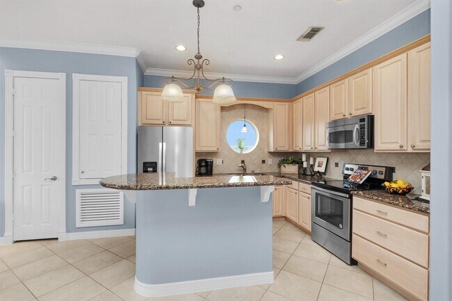 Building Photo - 168 Lake Point Blvd