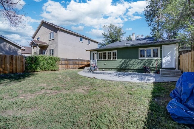 Building Photo - Turn of the Century Bungalow 1 bed, Downtown, 1 Block from CO College