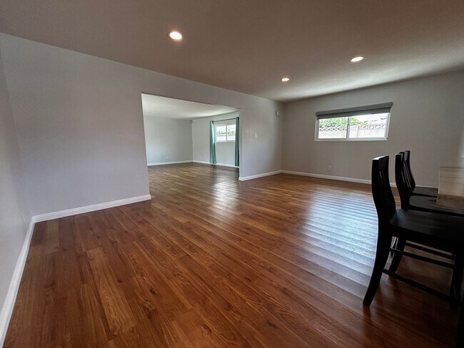 Building Photo - Beautifully Remodeled 3-Bedroom Home for Lease in a Highly Desirable Neighborhood