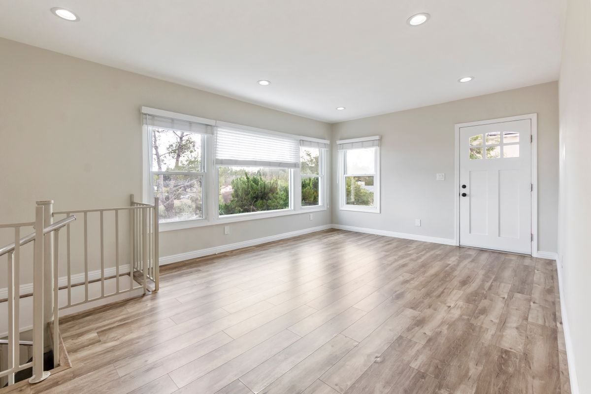 Building Photo - 744 Onarga Ave