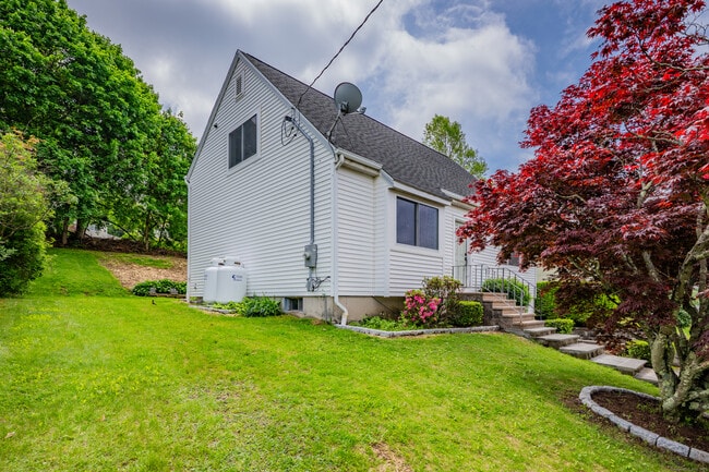 Building Photo - 103 Sprucedale Dr