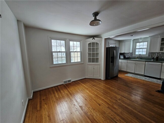 Building Photo - 940 S Grosvenor Rd