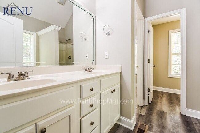 Building Photo - Fall Special: 1/2 off your first month! Av...