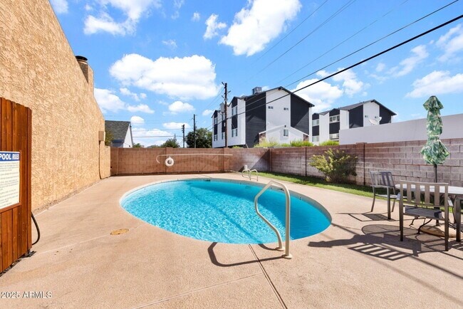 Building Photo - 3033 N 37th St