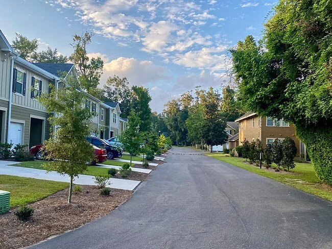 Building Photo - 5534 Colonial Chatsworth Cir