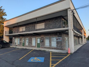 Building Photo - 7925 W 103rd St