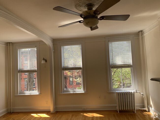 Building Photo - 284 Pavonia Ave