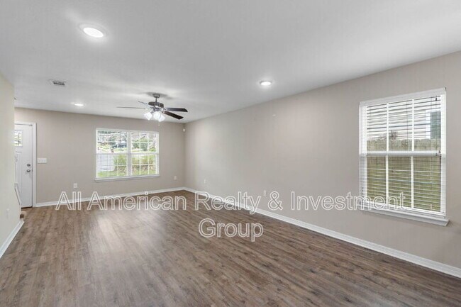 Building Photo - 426 Eisenhower Dr