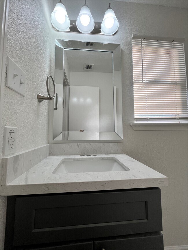 Building Photo - 12811 Murr Way