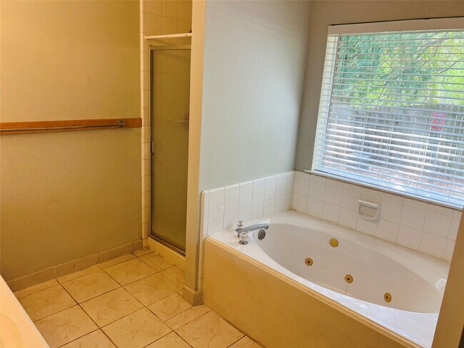 Building Photo - 310 Annes Way