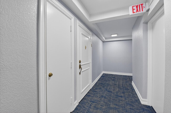 Building Photo - 7754 Lakeside Blvd