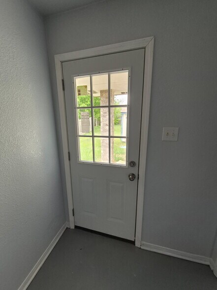 Building Photo - 4818 Lake Road