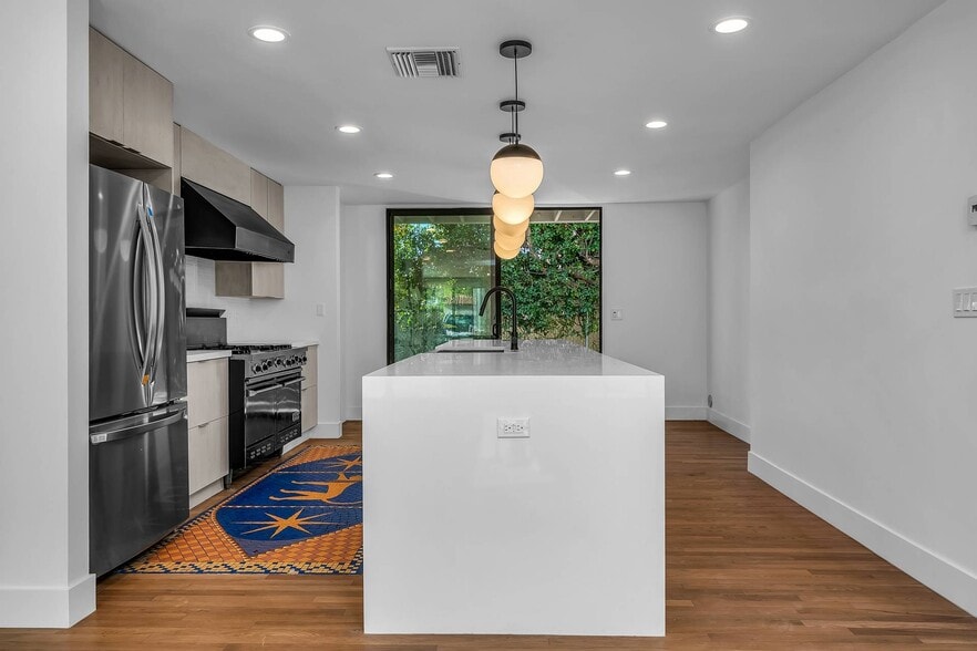 Kitchen - 1531 Wellesley Ave