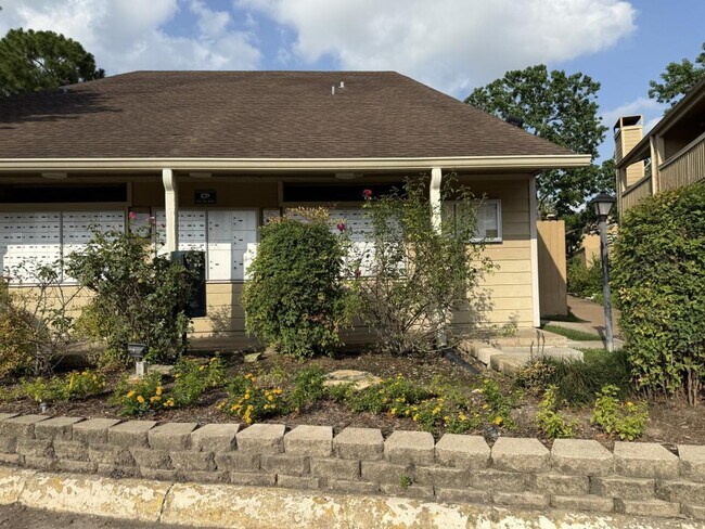 Building Photo - 9383 Pagewood Ln