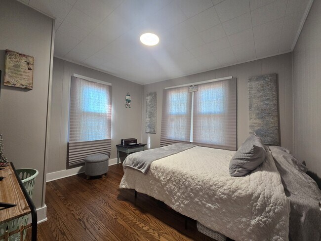 Building Photo - 1901 Cherry St