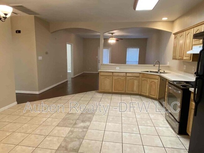 Building Photo - 300 E Main St