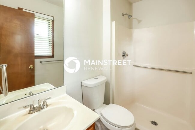 Building Photo - 3 Bedroom Pet-Friendly Home in Pleasant Valley, MO with Main Street Renewal