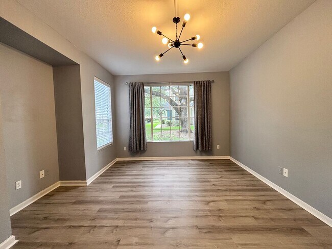 Building Photo - 13703 Richmond Park Dr N