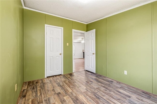 Building Photo - 105 Valley Forge Way N