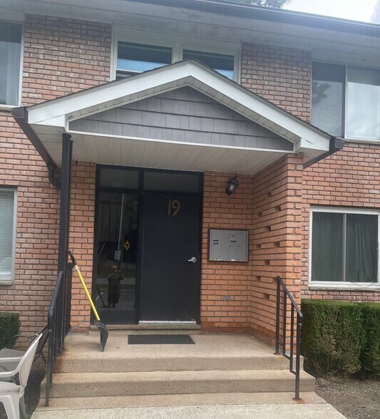 Building Photo - 19 Barnett Dr