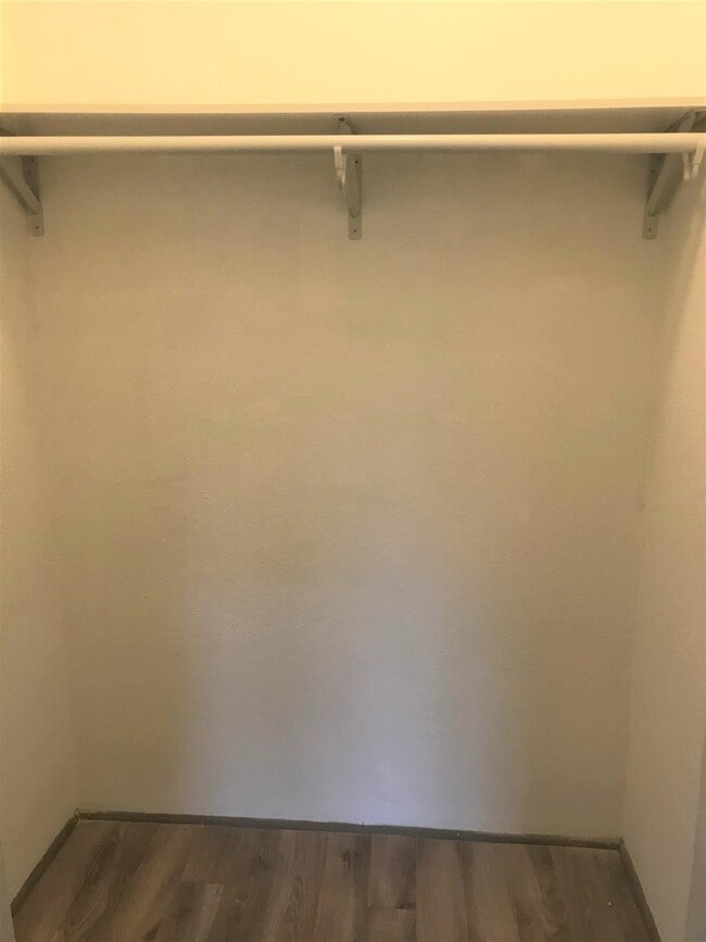 Building Photo - 13 Strawberry Bank Rd