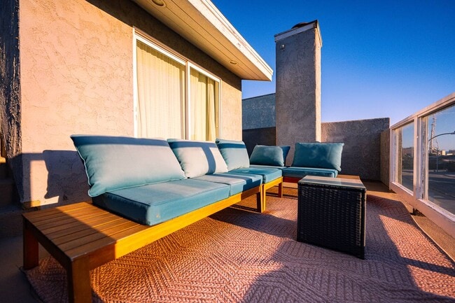 Building Photo - 212 Ocean Dr