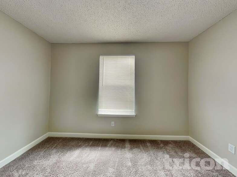 Building Photo - 1885 Ontario Ct