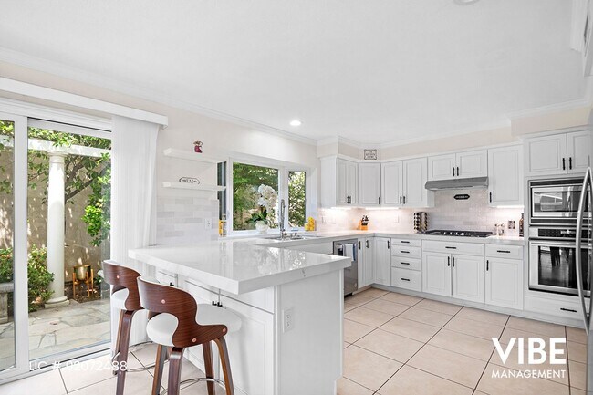 Building Photo - Gorgeous GUARD GATED Westlake Island 3+3 home w/ BOAT DOCK & BOAT!