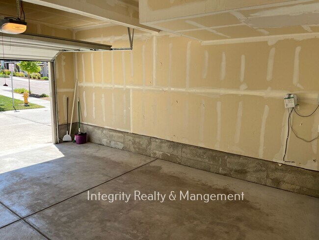 Building Photo - 2457 Majorca Dr